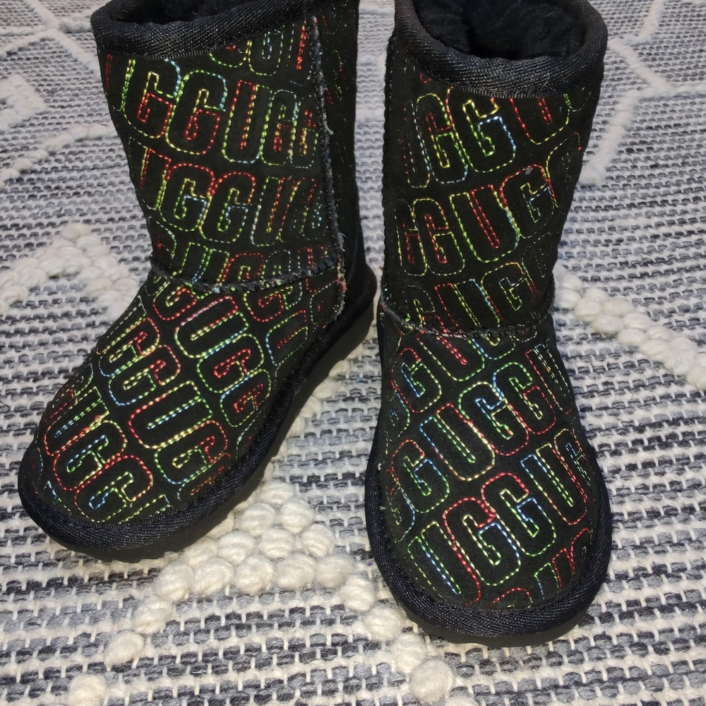 UGG Classic II Graphic Stitch Suede Boot Size 9 kids - Picture 3 of 11